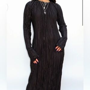 HONEY AND SULPHER Black Long Sleeve maxi Dress 
Size M